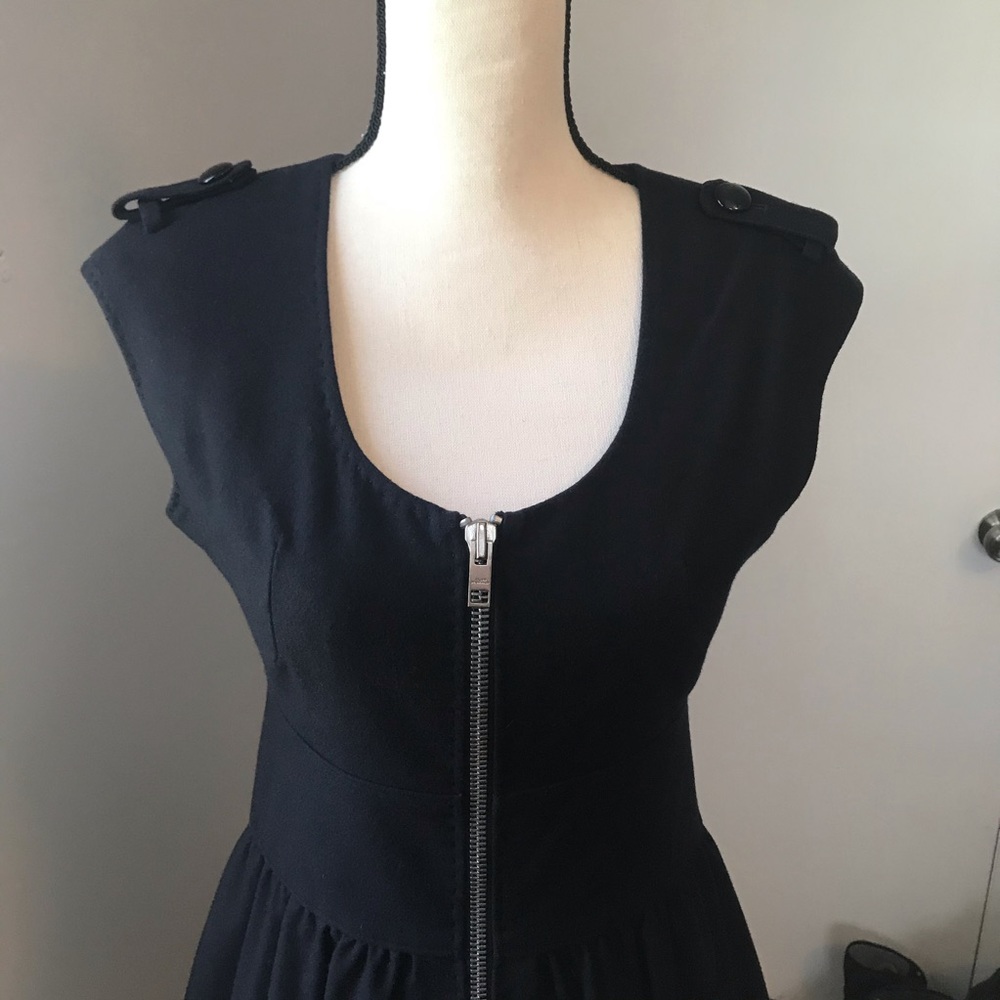 Sleeveless navy dress